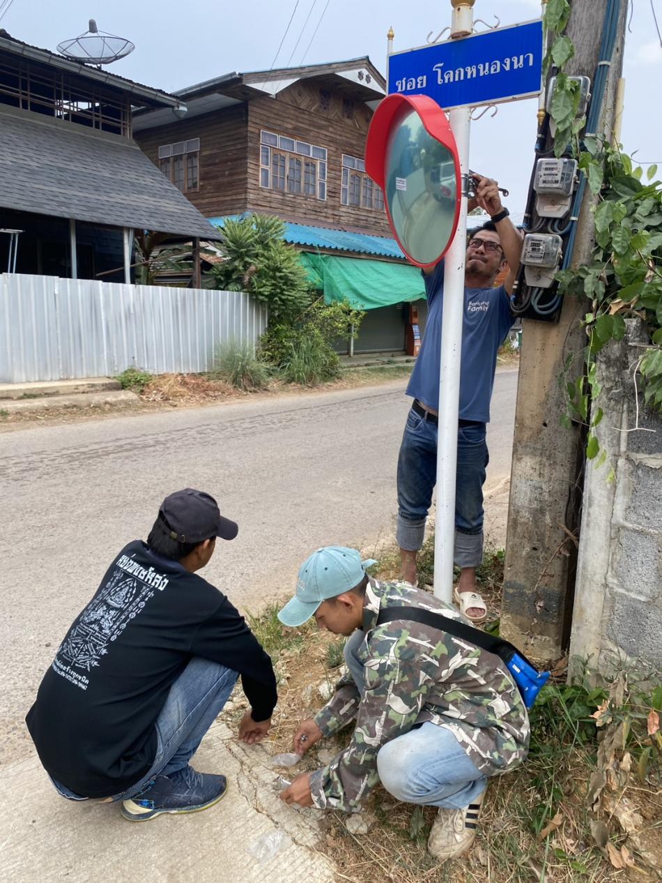 อบต.วังบาล ดำเนินการติดตั้งกระจกโค้งจราจรในพื้นที่หมู่ที่ 11 