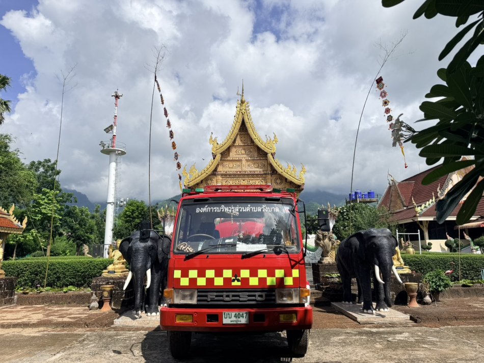 อบต.วังบาล ล้างทำความสะอาดบริเวณลานวัดโพนทอง หมู่ที่ 11