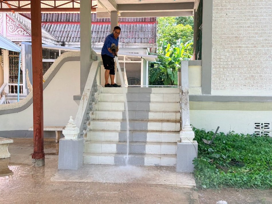 อบต.วังบาล ลงพื้นที่ล้างทำความสะอาดบริเวณเมรุ หมู่ที่ 10 และทำความสะอาดท่อระบายน้ำบริเวณถนน หมู่ที่ 12