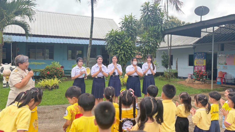 ศูนย์พัฒนาเด็กเล็ก อบต.วังบาล ให้การต้อนรับนักเรียนโรงเรียนหล่มเก่าพิทยาคม ร่วมจัดกิจกรรมจิตอาสาช่วยดูแลเด็กเล็ก