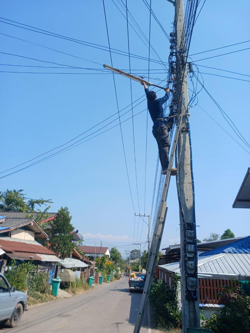 ติดตั้งไฟส่องสว่างหมู่ที่ 11 และดำเนินการจัดเก็บสายไฟบริเวณ ศพด.อบต.วังบาล